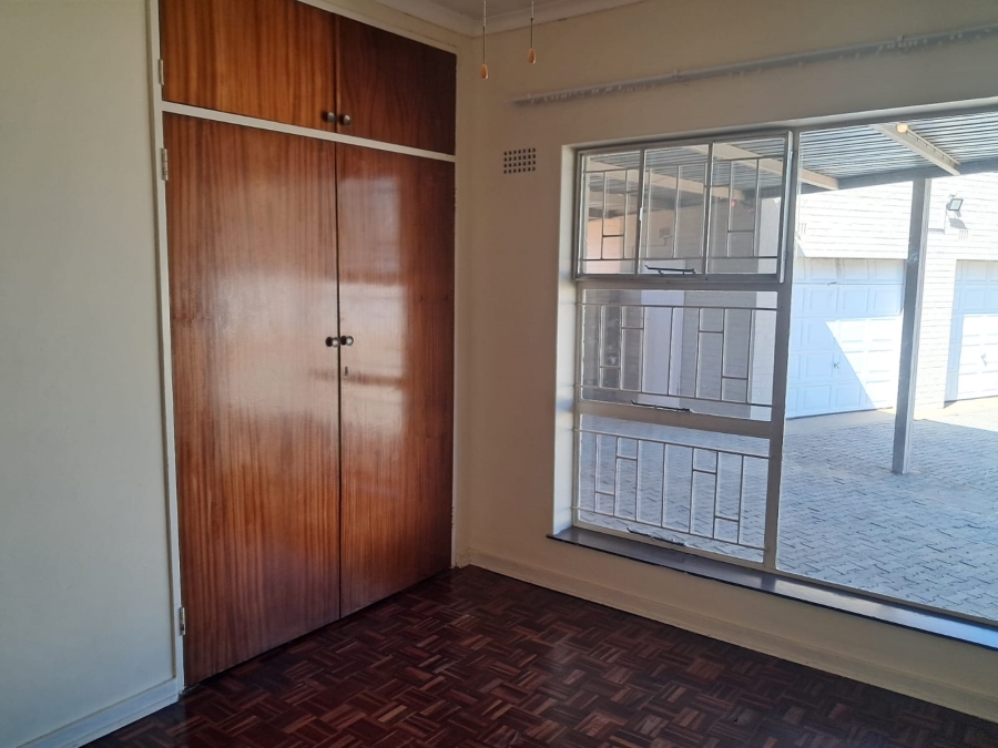 5 Bedroom Property for Sale in Flamingo Park Free State